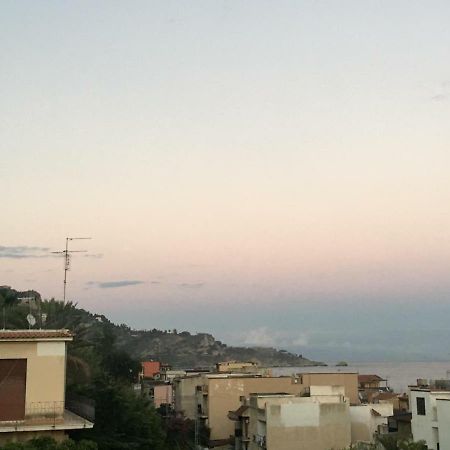 Ad Un Passo Dal Mare Apartment Giardini Naxos Luaran gambar