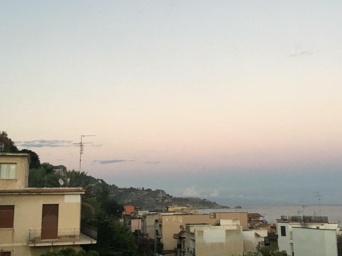 Ad Un Passo Dal Mare Apartment Giardini Naxos Luaran gambar